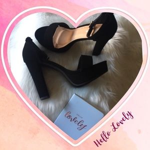 NIB Black Open toe platforms